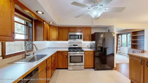 6211 E Lake Dr, Haslett, MI 48840 photo 12