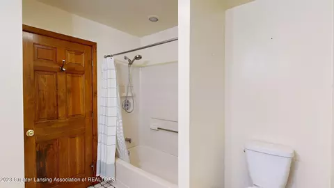 6211 E Lake Dr, Haslett, MI 48840 photo 9