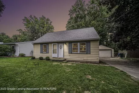 6947 Calson Dr, Lansing, MI 48911