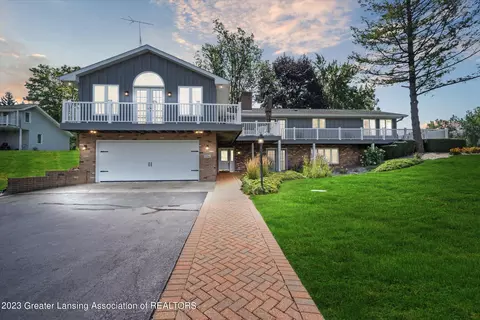 551 Rolling Meadows Dr, Hudson, MI 49247