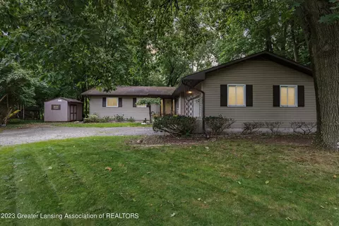 4382 Congdon Dr, Williamston, MI 48895