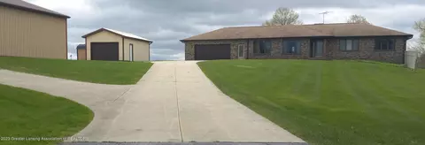 820 Mcconnell Hwy, Charlotte, MI 48813