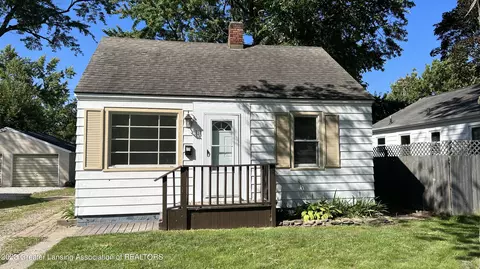 711 Paris Ave, Lansing, MI 48910