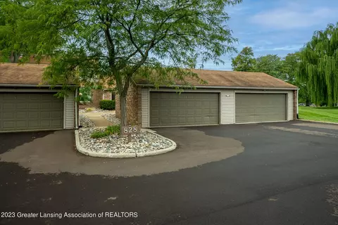 828 Montevideo Dr #E, Lansing, MI 48917 photo 2