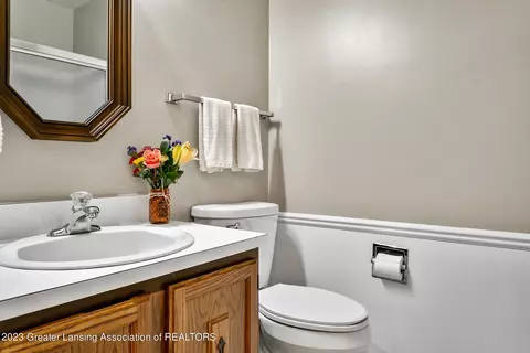 828 Montevideo Dr #E, Lansing, MI 48917 photo 17