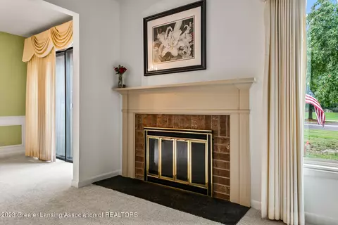 828 Montevideo Dr #E, Lansing, MI 48917 photo 8