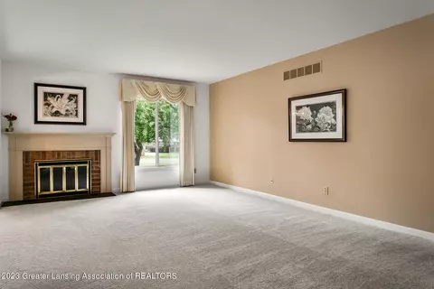 828 Montevideo Dr #E, Lansing, MI 48917 photo 4