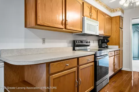 828 Montevideo Dr #E, Lansing, MI 48917 photo 12