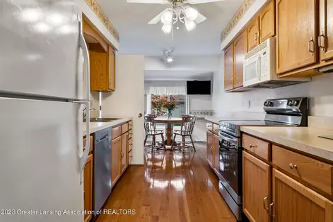 828 Montevideo Dr #E, Lansing, MI 48917 photo 13
