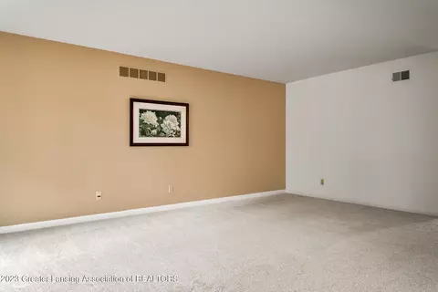 828 Montevideo Dr #E, Lansing, MI 48917 photo 5