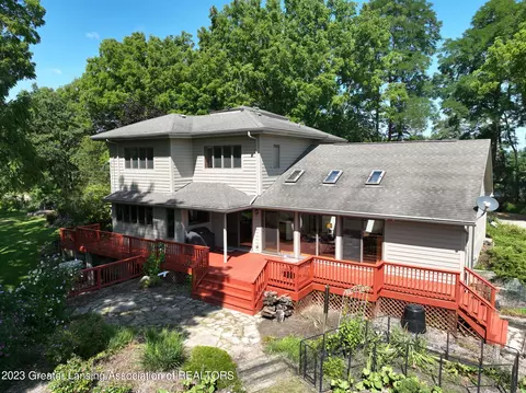 8140 E Cutler Rd, Bath, MI 48808