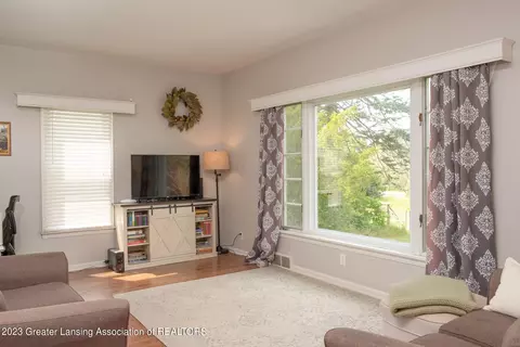 709 W Dewey Rd, Owosso, MI 48867 photo 9