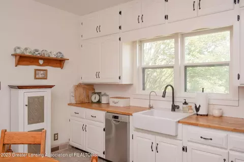 709 W Dewey Rd, Owosso, MI 48867 photo 2