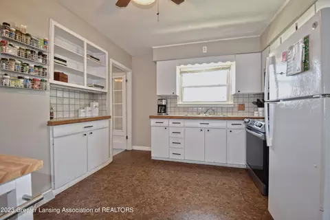 400 Strathmore Rd, Lansing, MI 48910 photo 7