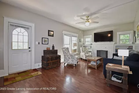 400 Strathmore Rd, Lansing, MI 48910 photo 3