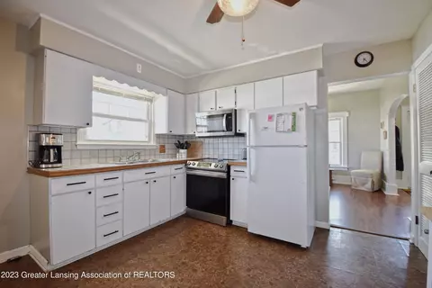 400 Strathmore Rd, Lansing, MI 48910 photo 8