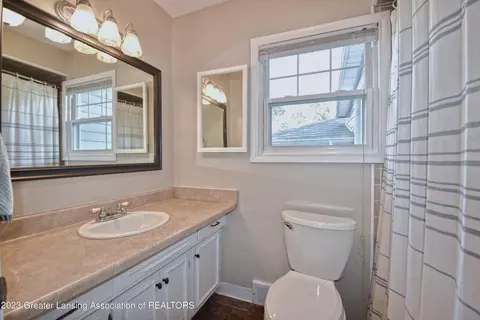 400 Strathmore Rd, Lansing, MI 48910 photo 11