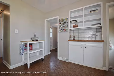 400 Strathmore Rd, Lansing, MI 48910 photo 16
