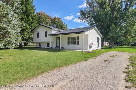 9096 Dean Dr, Cadillac, MI 49601