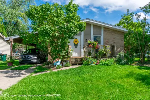 4333 Macdougal Cir, Lansing, MI 48911