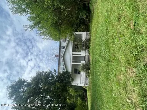 8918 S Clinton Trl, Eaton Rapids, MI 48827