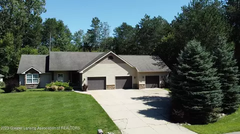 7200 W Hidden Lake Dr, Perry, MI 48872