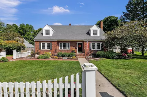 123 E Shaw St, Charlotte, MI 48813