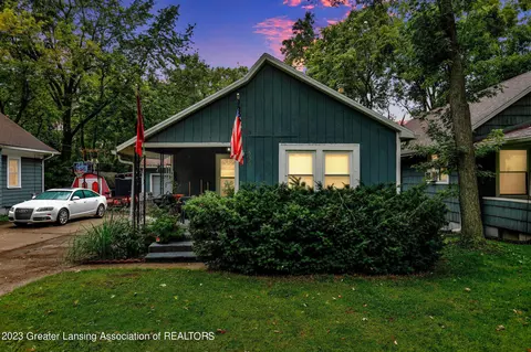 533 N Deerfield Ave, Lansing, MI 48917