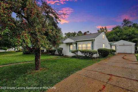1401 Pompton Cir, Lansing, MI 48910