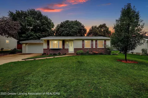 328 Harvest Ln, Lansing, MI 48917