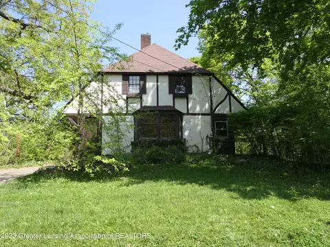324 Wildwood Dr, East Lansing, MI 48823