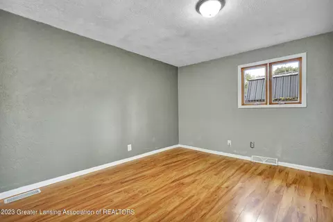 5994 Martinus St, Haslett, MI 48840 photo 11