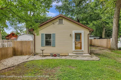 5994 Martinus St, Haslett, MI 48840 photo 2