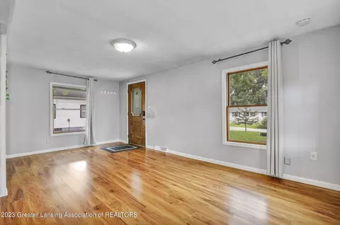 5994 Martinus St, Haslett, MI 48840 photo 4