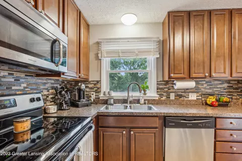 4005 Devonshire Ave, Lansing, MI 48910 photo 11