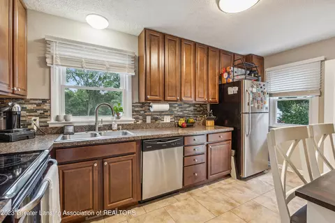 4005 Devonshire Ave, Lansing, MI 48910 photo 9