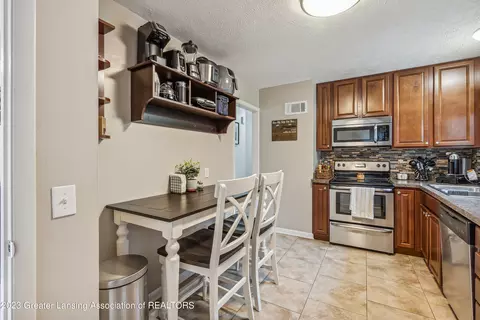 4005 Devonshire Ave, Lansing, MI 48910 photo 13