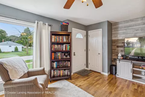 4005 Devonshire Ave, Lansing, MI 48910 photo 8
