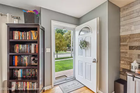 4005 Devonshire Ave, Lansing, MI 48910 photo 4