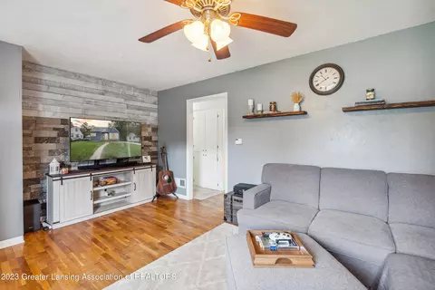 4005 Devonshire Ave, Lansing, MI 48910 photo 7