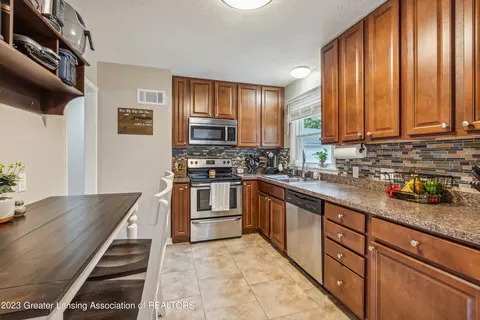 4005 Devonshire Ave, Lansing, MI 48910 photo 12