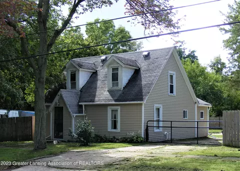 1216 Highland Ave, Albion, MI 49224