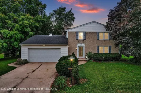 10751 Countryside Dr, Grand Ledge, MI 48837