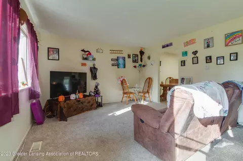 1896 Maple St, Holt, MI 48842 photo 2
