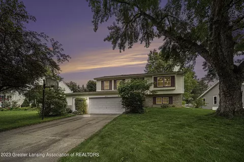 1011 Alexandria Dr, Lansing, MI 48917