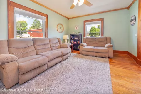 215 W Washington St, Dewitt, MI 48820 photo 9