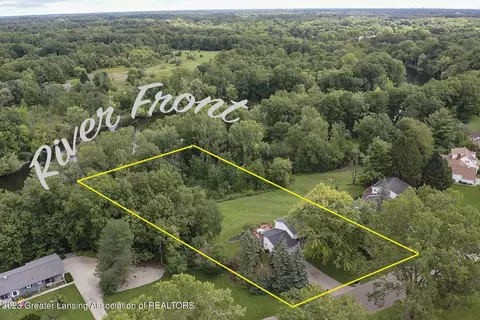 5941 Grand River Dr, Grand Ledge, MI 48837