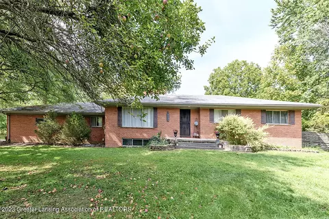 10525 Nixon Rd, Grand Ledge, MI 48837