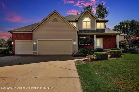 824 Ravenwood Ct, Mason, MI 48854