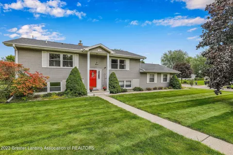 102 Kensington Ct, Charlotte, MI 48813